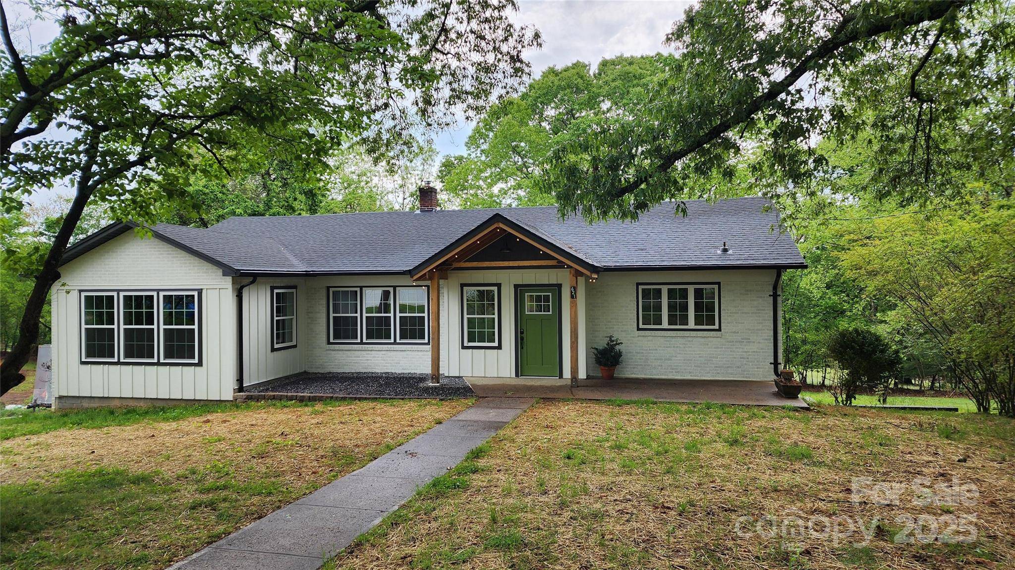 Valdese, NC 28690,621 Watts ST NE