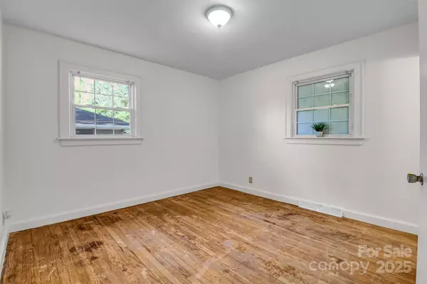 Gastonia, NC 28054,908 Dogwood DR