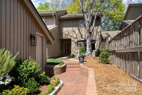Charlotte, NC 28226,5306 Wingedfoot RD