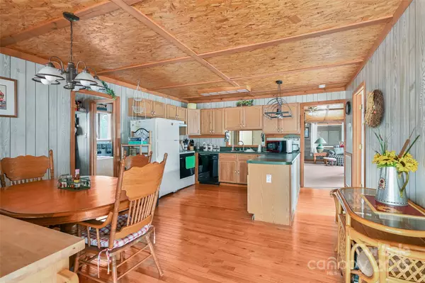 Hendersonville, NC 28792,193 Oak Ridge RD