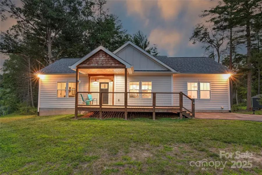 122 Cascade Ridge RD, Fairview, NC 28730
