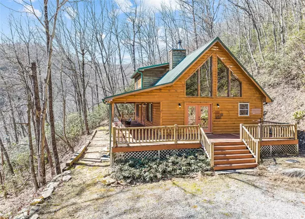 28 Harmony LN, Maggie Valley, NC 28751