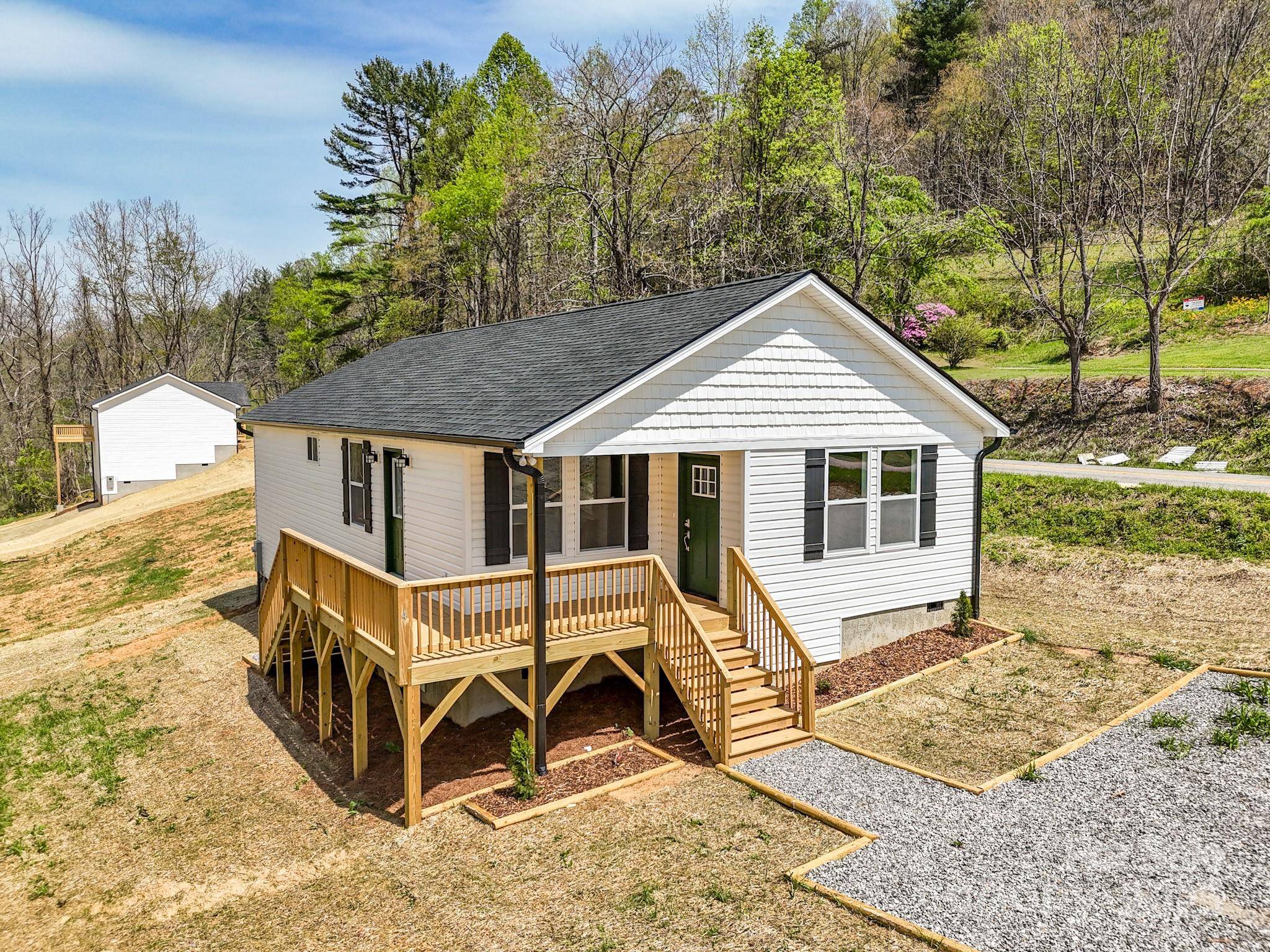 4 Meadows Town RD, Leicester, NC 28748