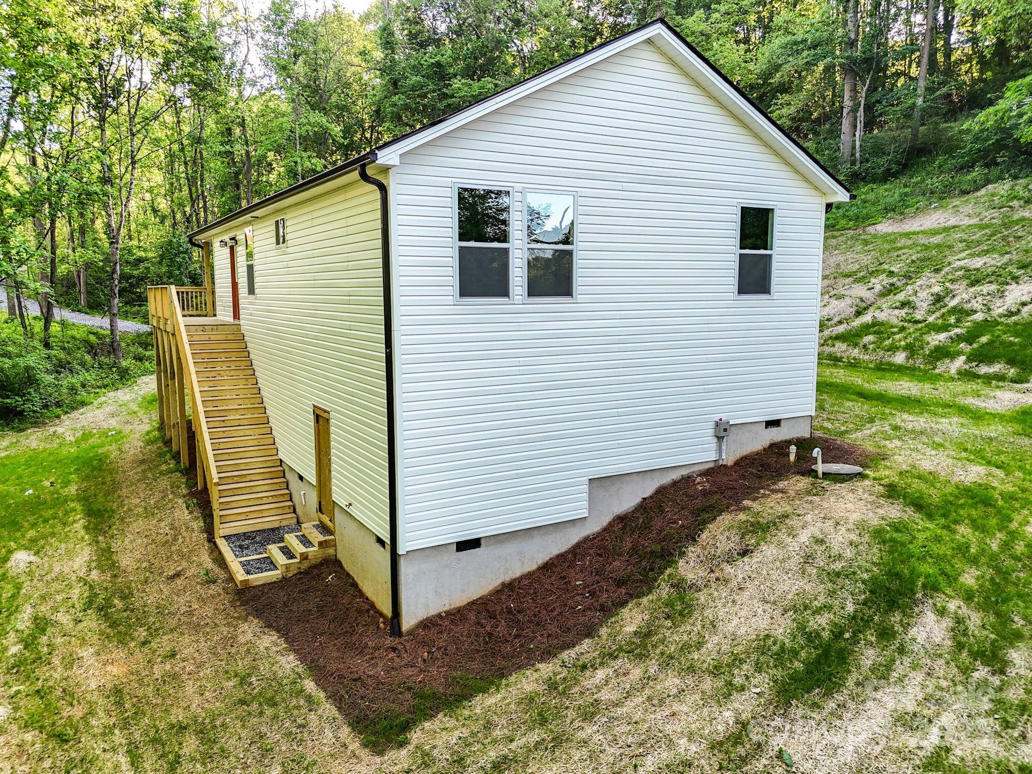 Leicester, NC 28748,6 Meadows Town RD