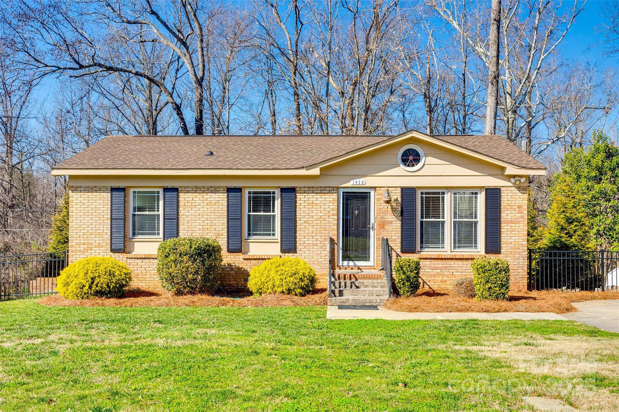 1438 Plumstead RD, Charlotte, NC 28216