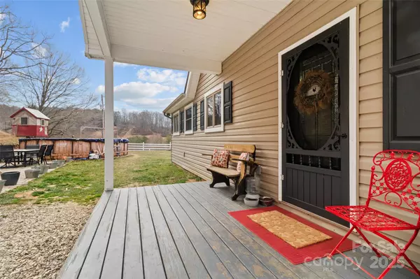 Burnsville, NC 28714,83 Roland ST