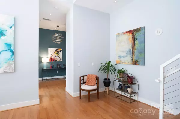 Asheville, NC 28801,60 N Market ST #106
