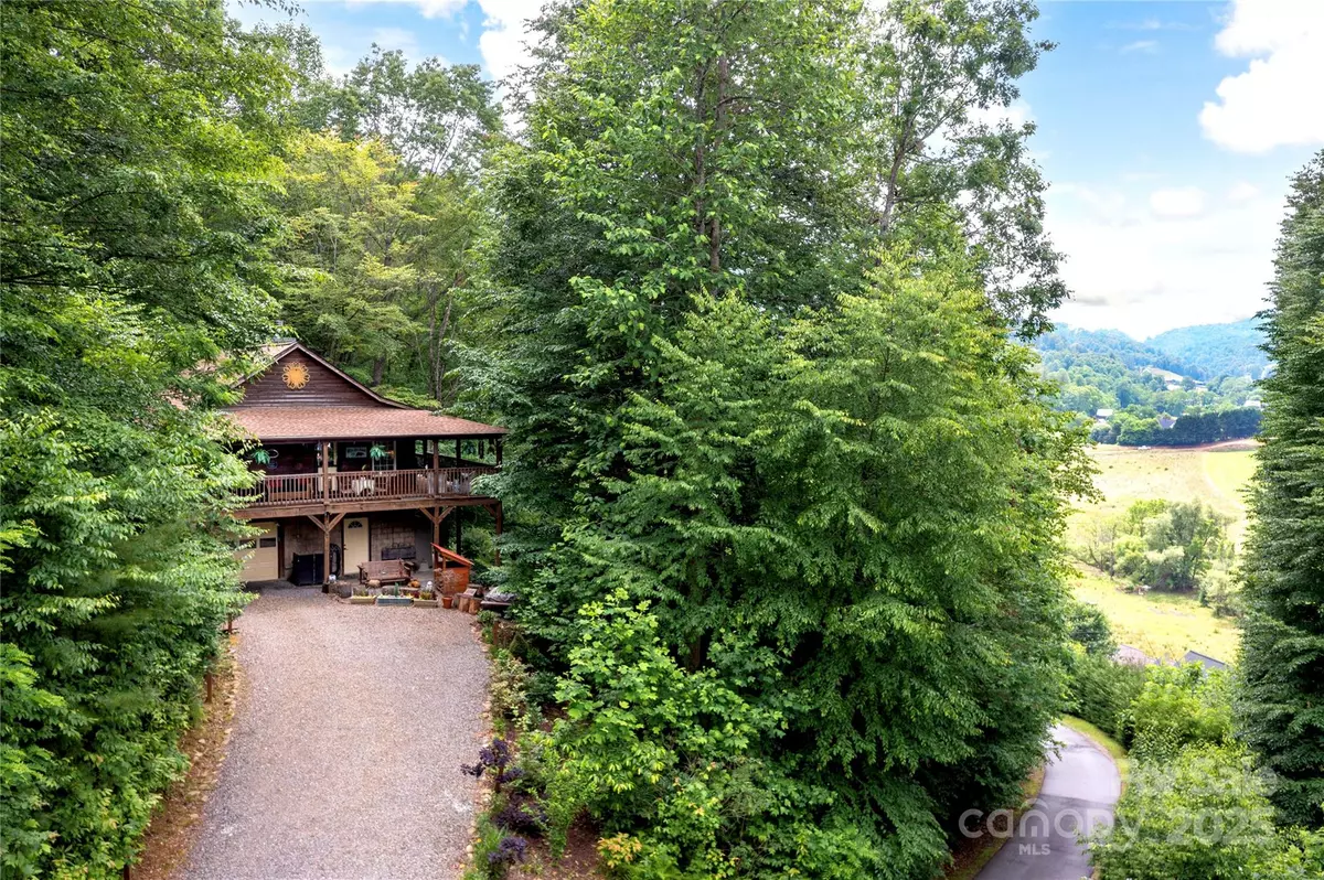 Burnsville, NC 28714,108 Pinnacle RD