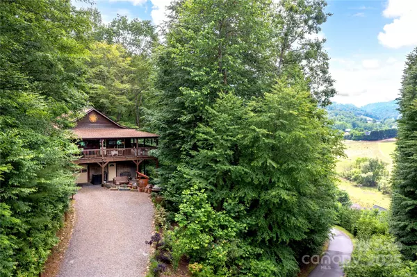 108 Pinnacle RD, Burnsville, NC 28714