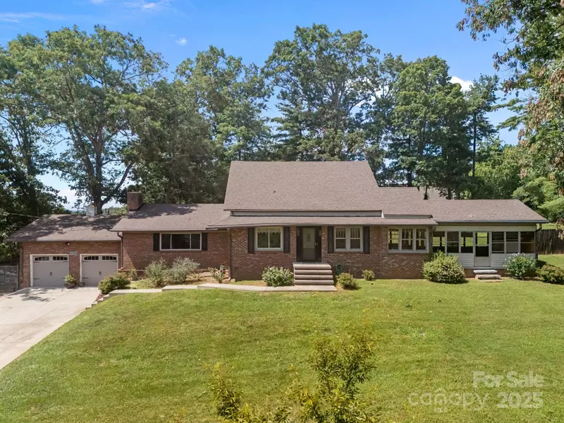213 Monticello RD, Weaverville, NC 28787