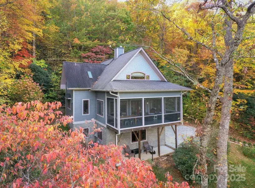 18 Wood Haven LN, Black Mountain, NC 28711