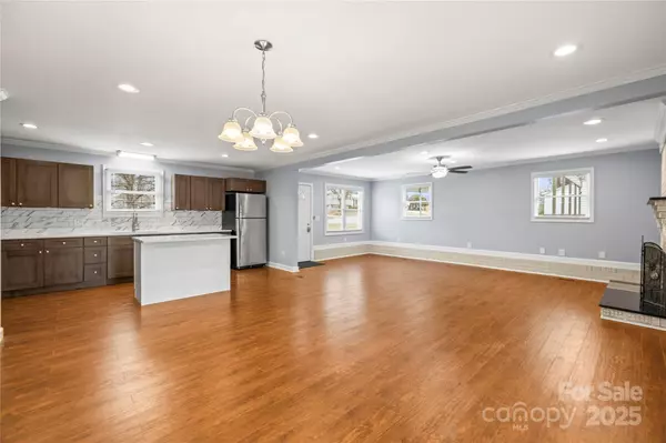 Newton, NC 28658,2687 Glenn ST