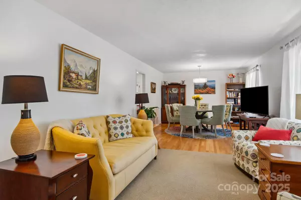 Asheville, NC 28805,12 Springwood DR