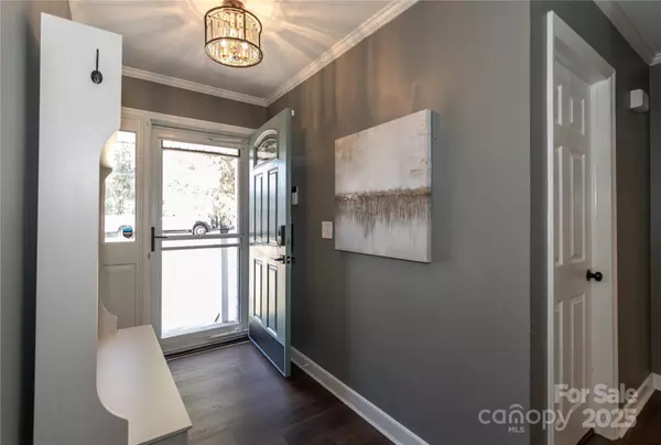 Charlotte, NC 28212,5615 Starkwood DR