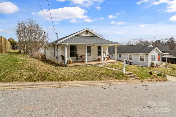 70 First ST, Canton, NC 28716