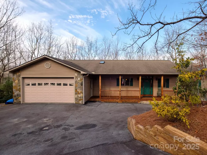 100 Utsonati LN, Brevard, NC 28712