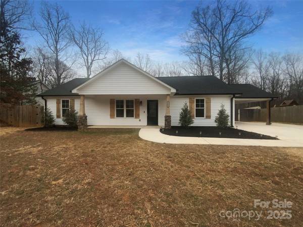 3792 Rolling View LN, Maiden, NC 28650