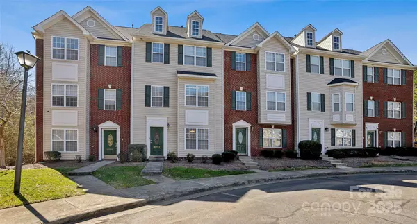 10094 Treeside LN,  Matthews,  NC 28105