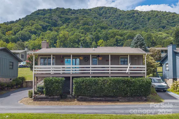 38 Boulder LN,  Maggie Valley,  NC 28751
