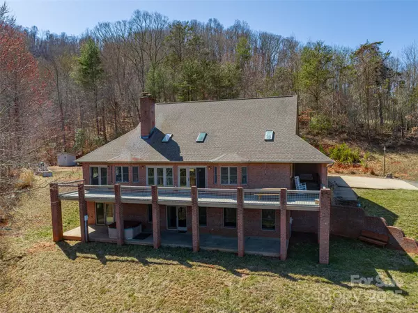 126 Hillcrest DR, Barnardsville, NC 28709