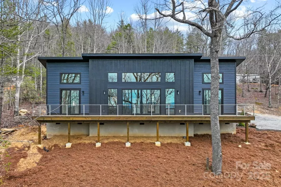 14 Bobcat LN, Fairview, NC 28730