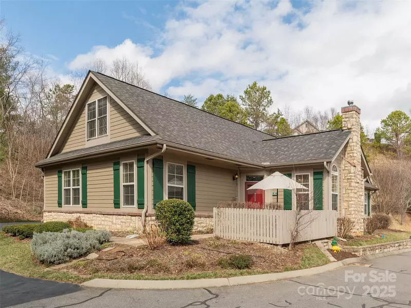 47 Craggy Vista DR, Swannanoa, NC 28778