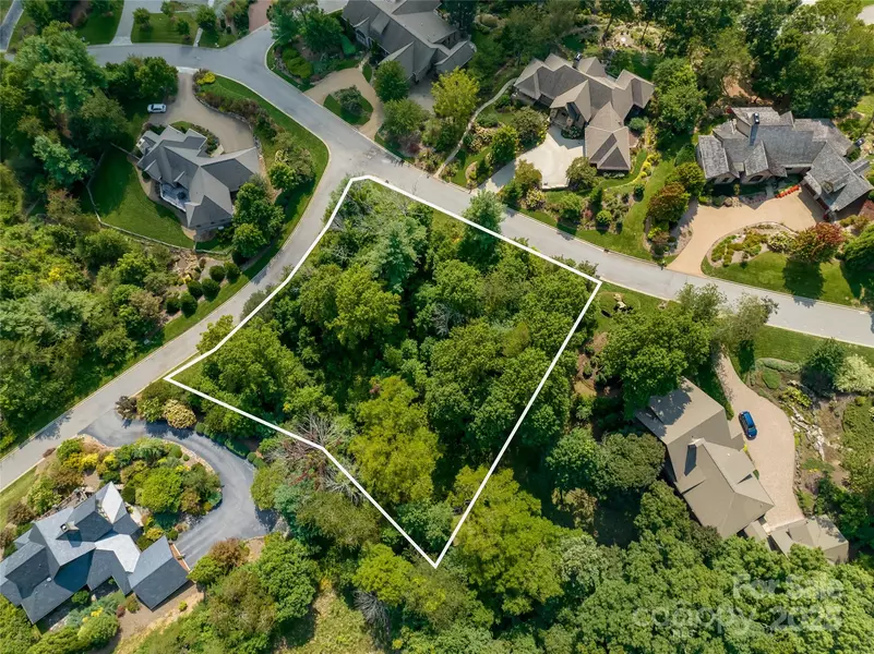 27 Summit Tower CIR, Asheville, NC 28804