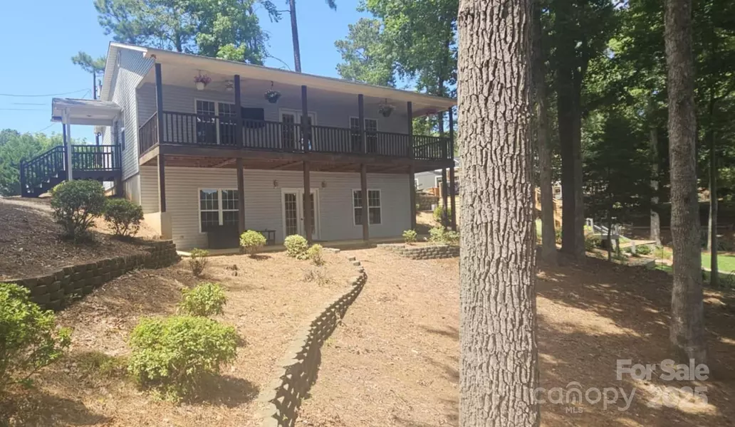 604 Fairway Shores RD, Mount Gilead, NC 27306