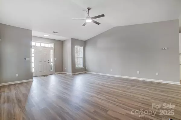 Charlotte, NC 28213,10011 Forest View LN