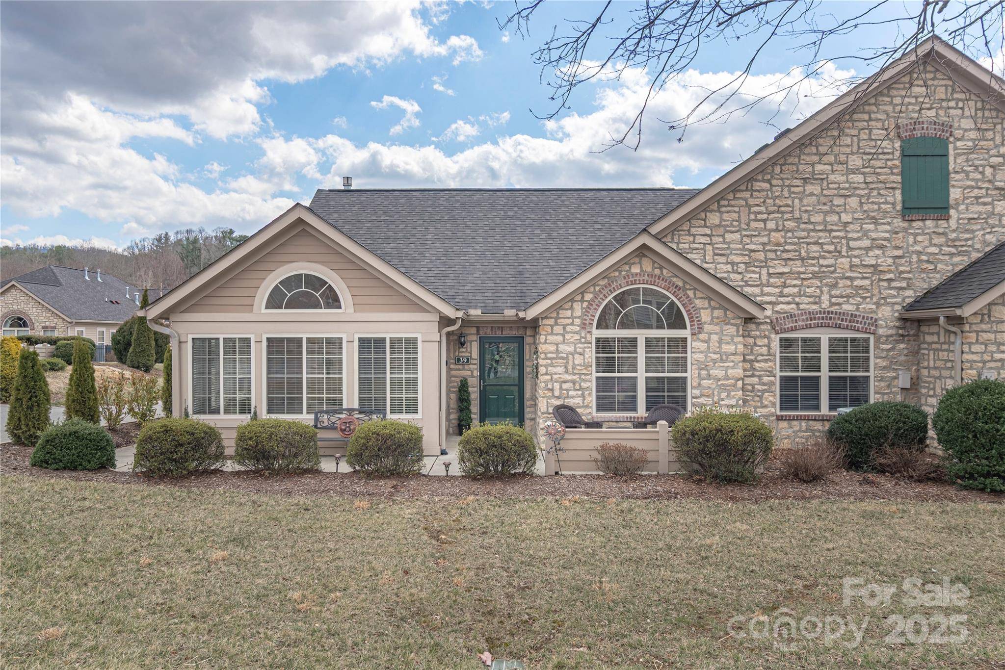 39 Mountain Meadow CIR, Weaverville, NC 28787