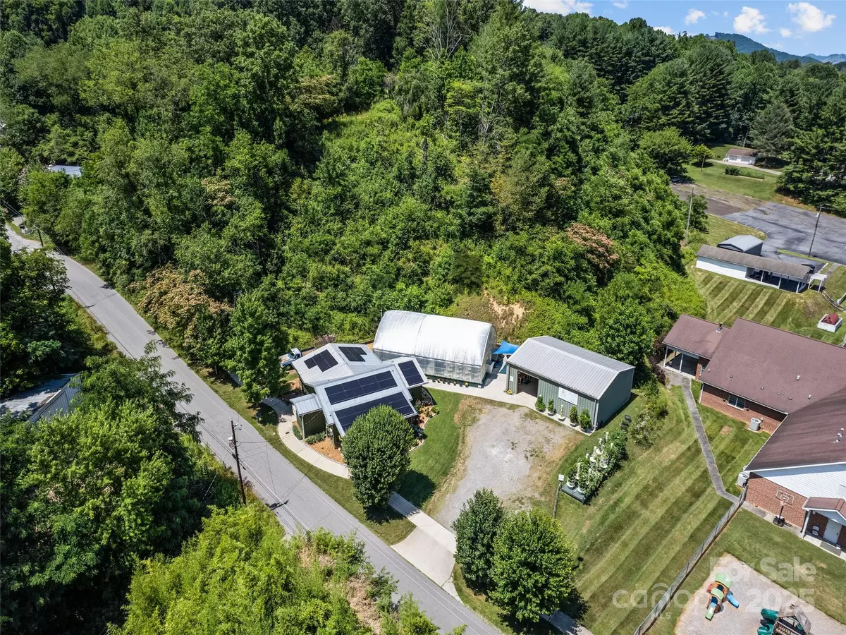Waynesville, NC 28786,66 Bradley ST
