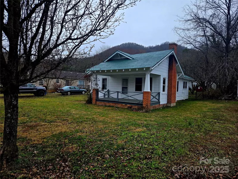 999 Chipper Curve RD, Sylva, NC 28779