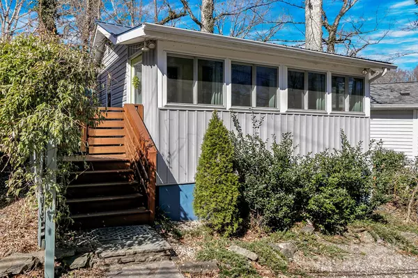Asheville, NC 28805,24 Rhododendron DR