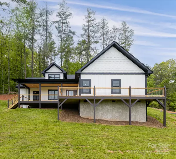 82 Arrowood RD, Weaverville, NC 28787