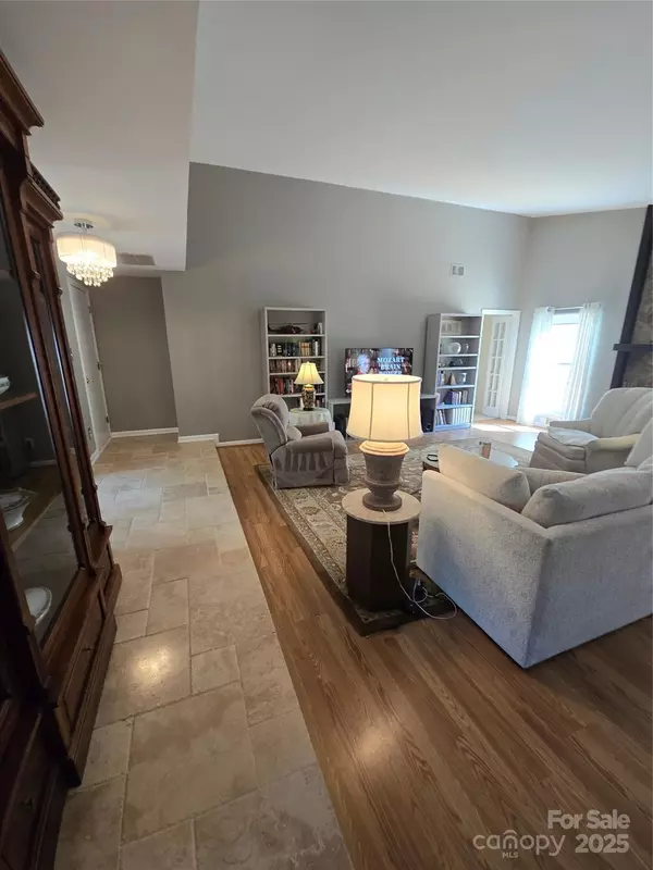 Charlotte, NC 28226,319 Vista Grande CIR