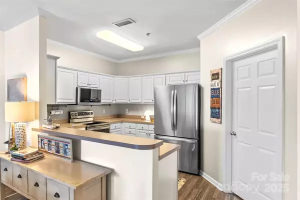 Hickory, NC 28601,1410 4th Street DR NW #205