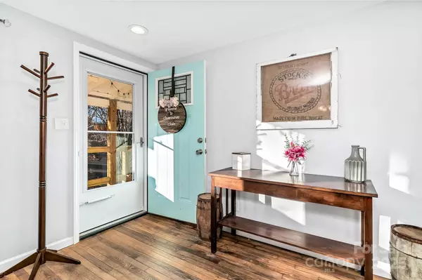 Swannanoa, NC 28778,93 New Salem RD