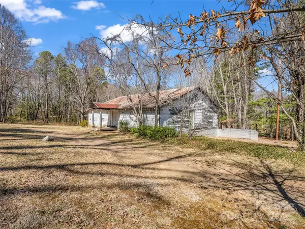 Swannanoa, NC 28778,156 Warren Wilson RD