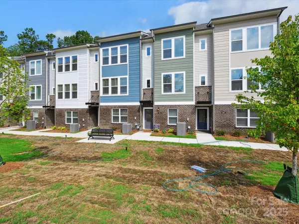 1429 Lithium LN, Charlotte, NC 28211