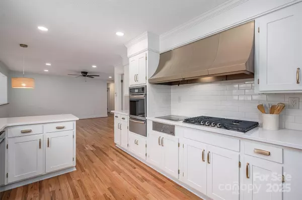 Mount Holly, NC 28120,104 N Hawthorne ST