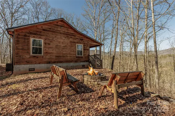 261 Holley Mountain Top RD, Whittier, NC 28789