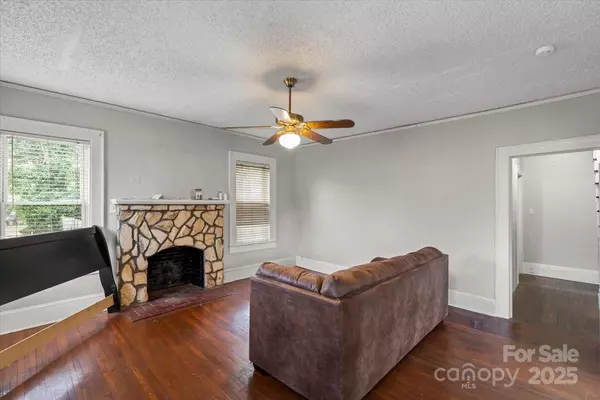 Statesville, NC 28677,322 Salisbury RD
