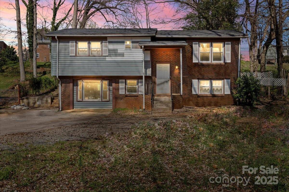 326 Whispering Pines DR, Charlotte, NC 28217