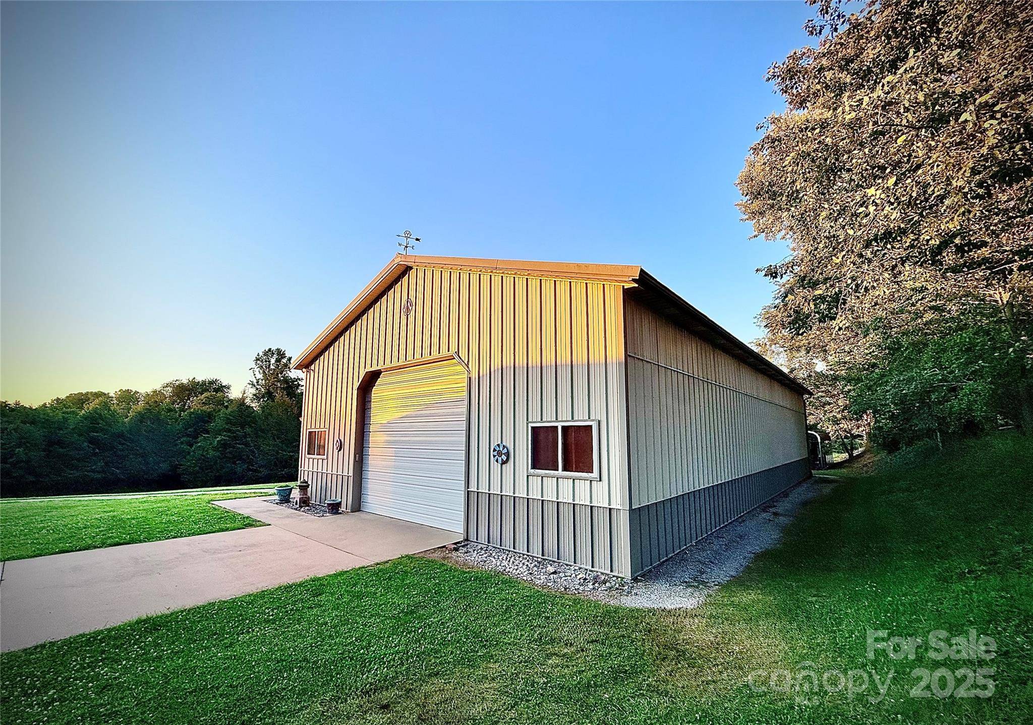 Hendersonville, NC 28792,520 Loop RD
