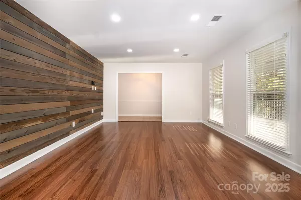 Charlotte, NC 28215,9401 Elvis DR