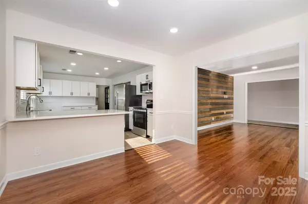 9401 Elvis DR, Charlotte, NC 28215