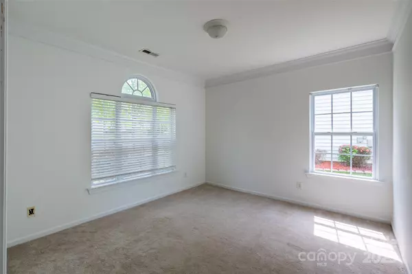 Charlotte, NC 28213,4036 Sawmill Trace DR