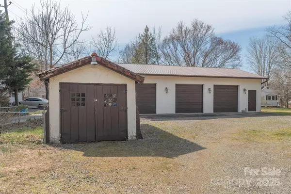 Swannanoa, NC 28778,202 Alexander AVE