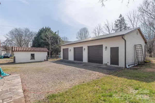 Swannanoa, NC 28778,202 Alexander AVE