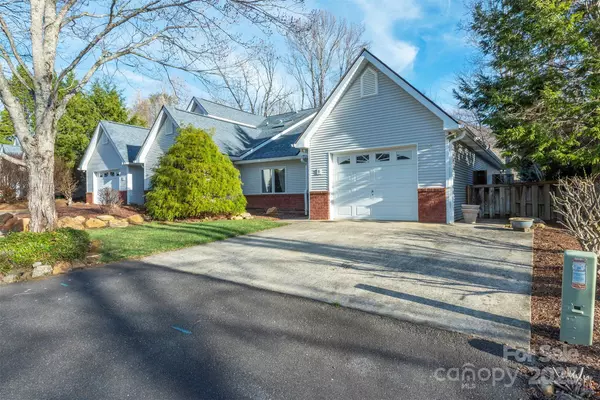 9 Village Pkwy,  Black Mountain,  NC 28711